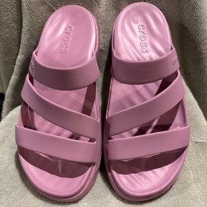 New Crocs sandals size 7 light lavender